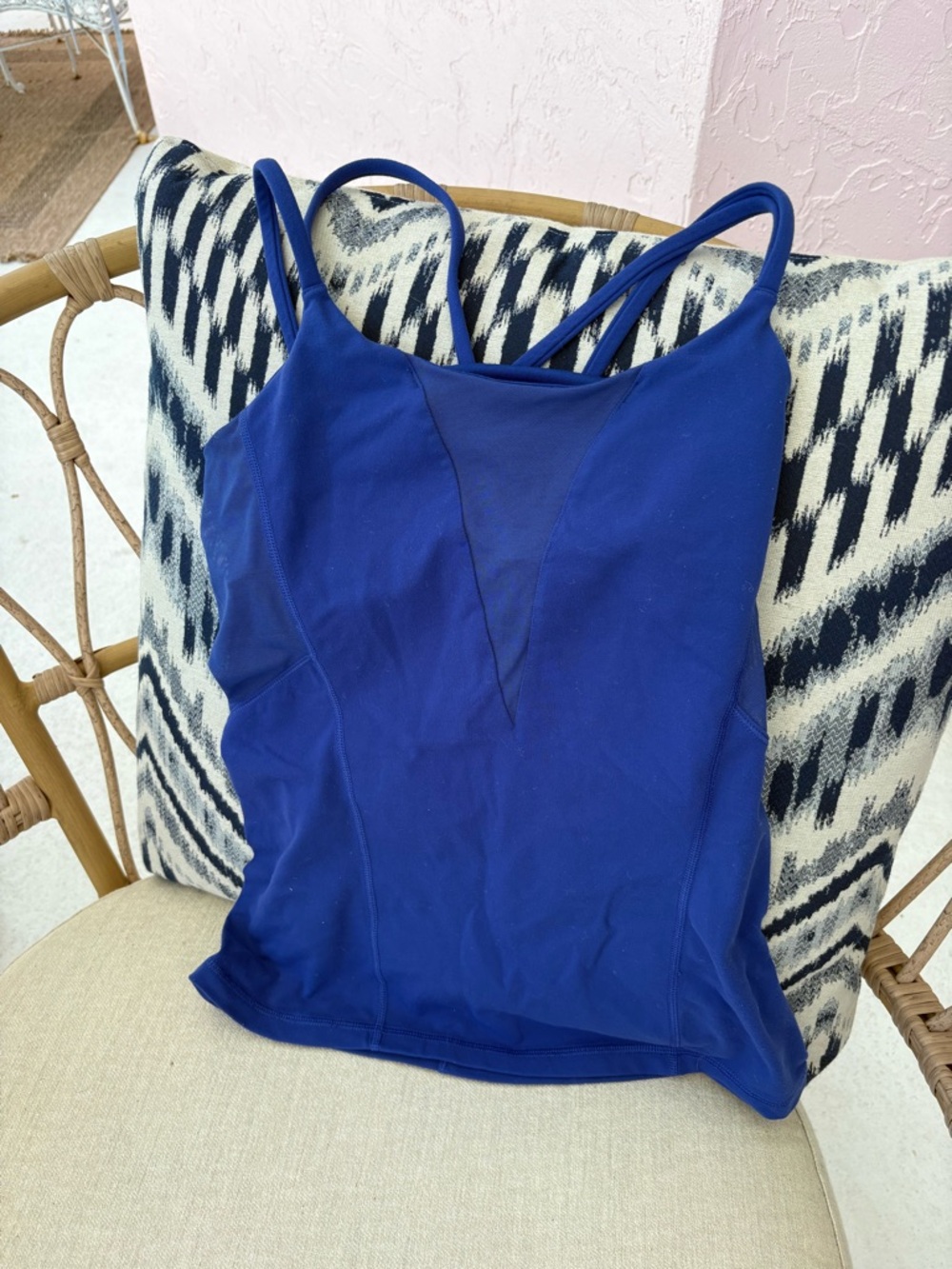 Lululemon built in support top with mesh areas. Royal Blue 4